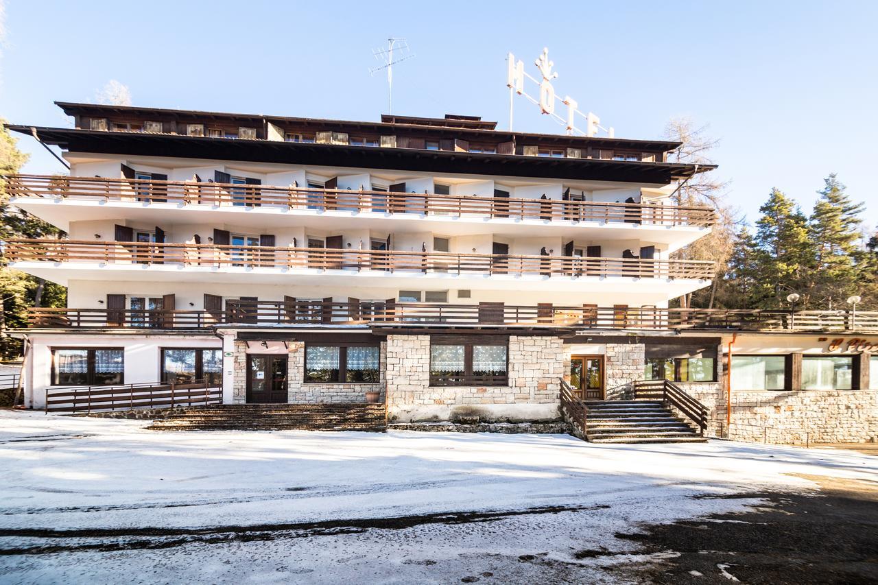 Royal Hotel Paolino Cavareno Extérieur photo
