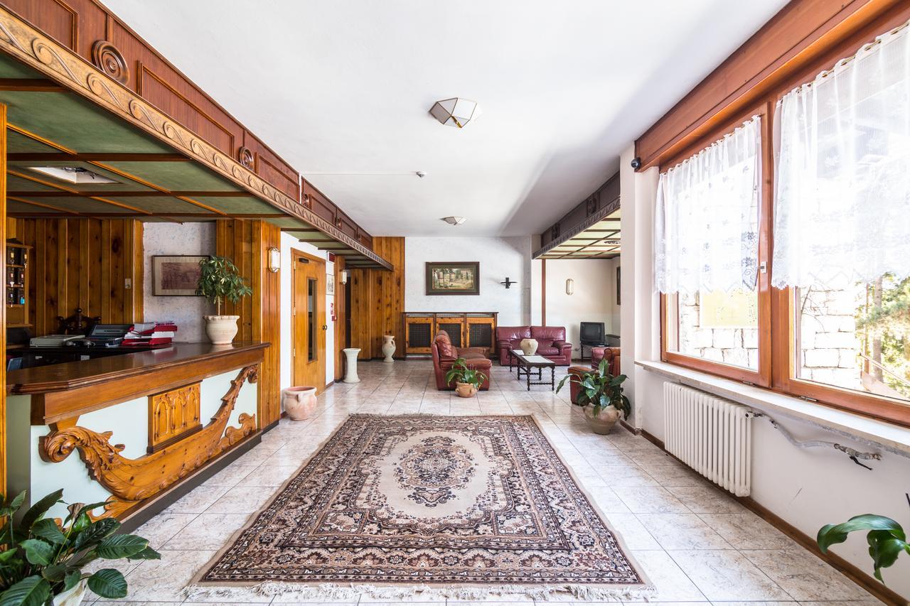 Royal Hotel Paolino Cavareno Extérieur photo