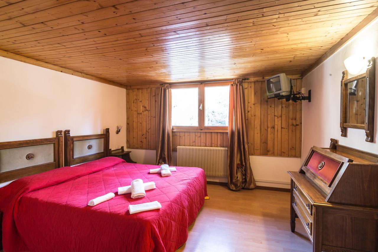 Royal Hotel Paolino Cavareno Extérieur photo